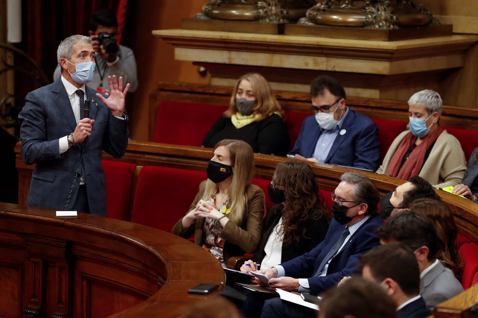 El Parlament rechaza aplicar el 25% en una votación que divide a socialistas y Podemos