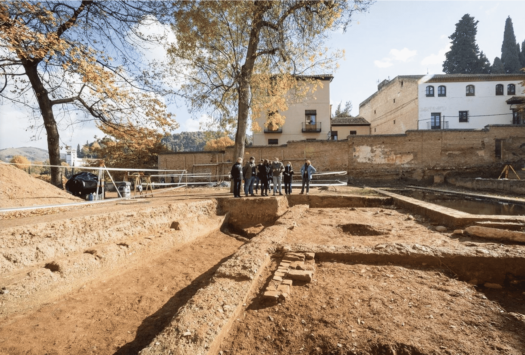 La Alhambra descubre una estructura palatina desconocida en el jardín de la Alamedilla