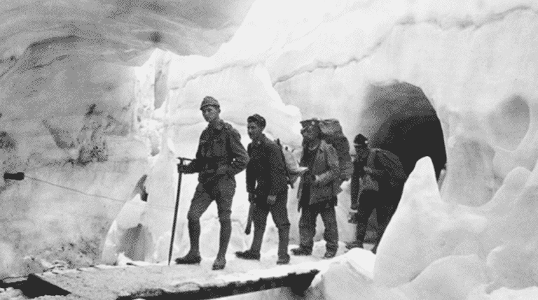 La llamada “ciudad de hielo”. 12km de túneles con cavernas adapadas a dormitorios, cocinas, enfermería, sala de radio y capilla, escavados en el vientre del glacial de la Marmolada