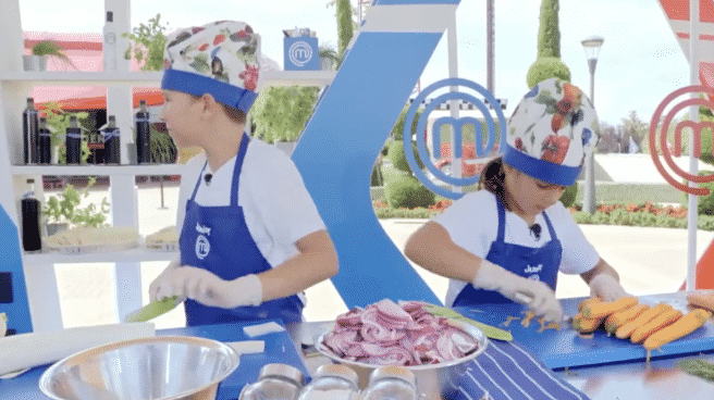 'MasterChef' sigue su curso y estrena el lunes su versión junior Niños cocinando en 'Masterchef Junior'