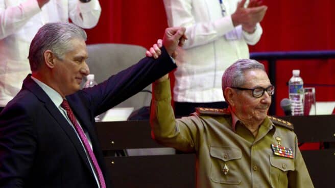 Miguel Díaz-Canel, presidente de Cuba, junto a su antecesor, Raúl Castro