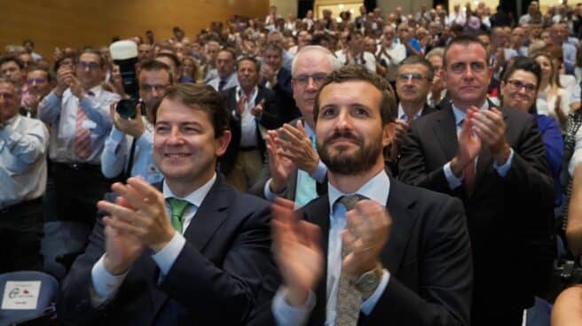 El presidente del PP, Pablo Casado, y el presidente de Castilla y León, Alfonso Fernández Mañueco.
