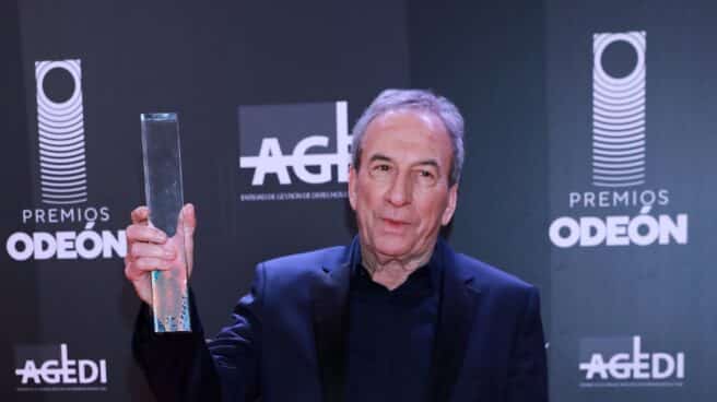 Premios Odeón 2020 José Luis Perales, ganador del premio de honor, posa en la sala de prensa de los Premios Odeón 2020 en el Teatro Real