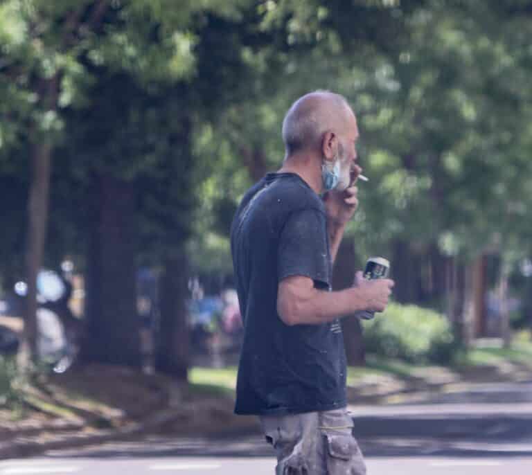 Sanidad quiere prohibir fumar en el coche