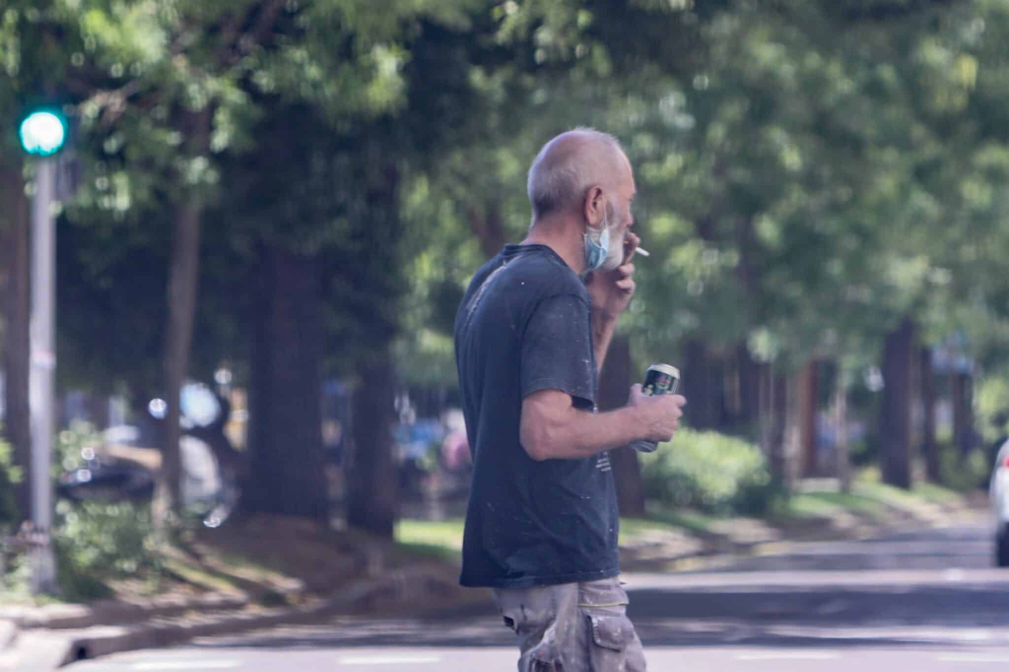 Sanidad quiere prohibir fumar en el coche