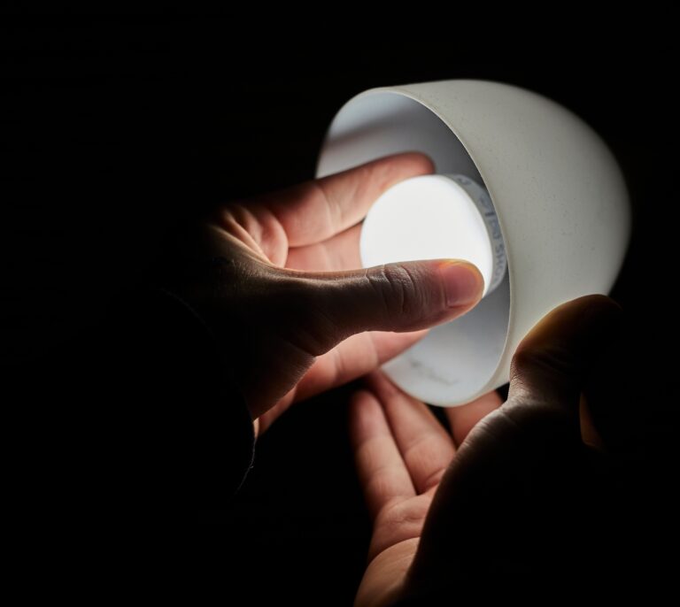 La luz registra su segundo récord consecutivo y marca nuevo máximo histórico con 383,67 euros el MWh