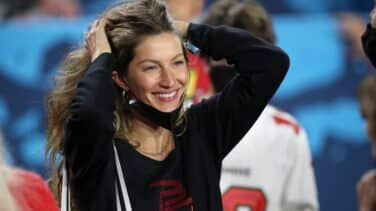 Gisele Bündchen rescata a una tortuga atrapada y lanza un mensaje de concienciación
