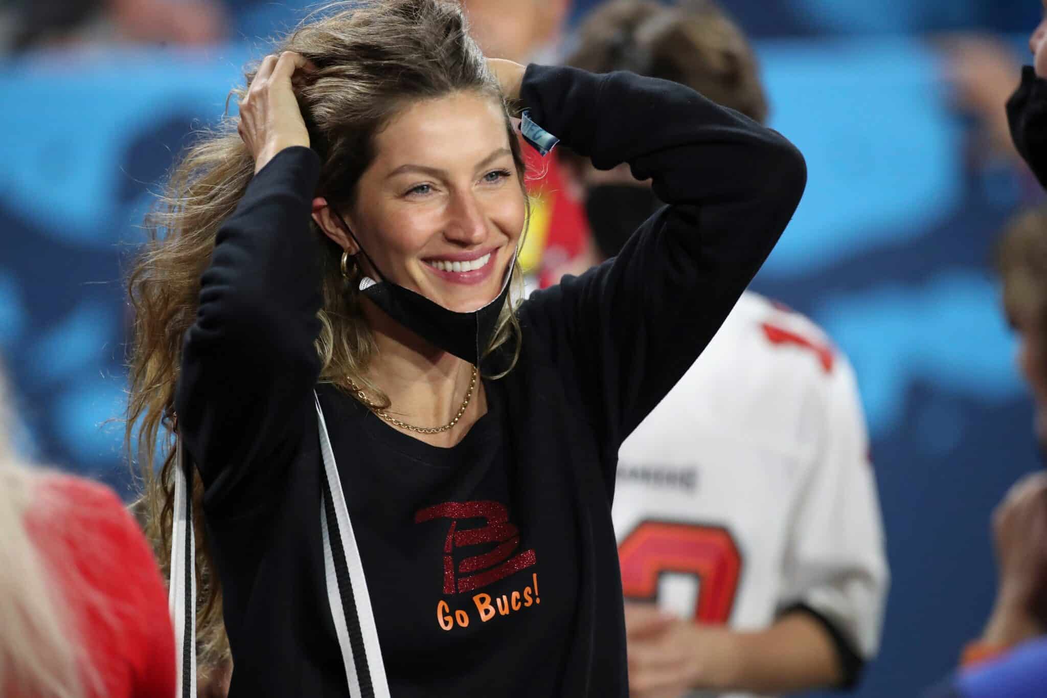 Tampa Bay Buccaneers, la esposa del mariscal de campo Tom Brady, Gisele Bundchen, celebra después de que los Tampa Bay Buccaneers ganaran el Super Bowl 2021 de la NFL