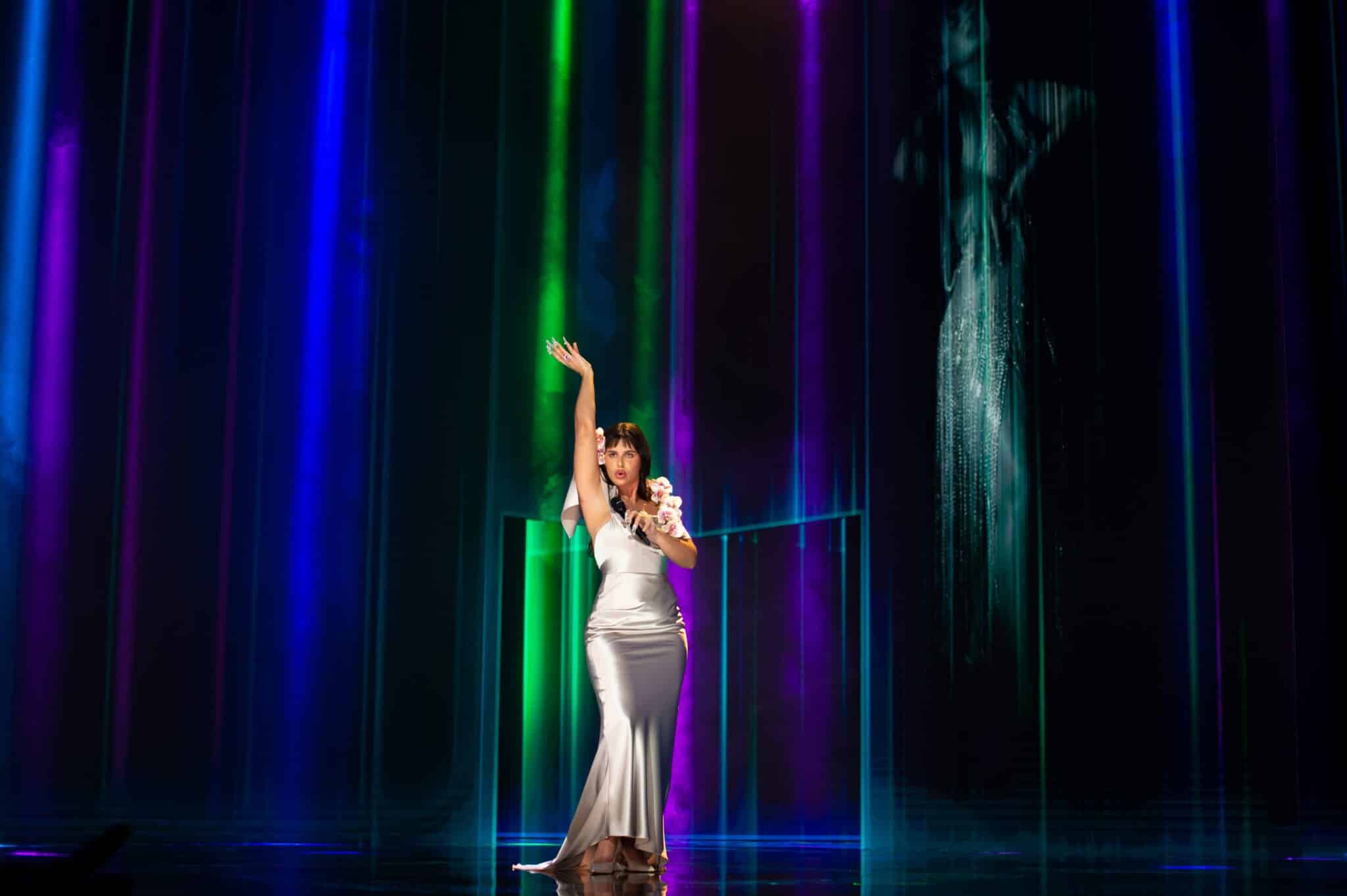Actuación musical de la cantante Nathy Peluso interpretando 'La Violetera' durante los Premios Goya 2021.