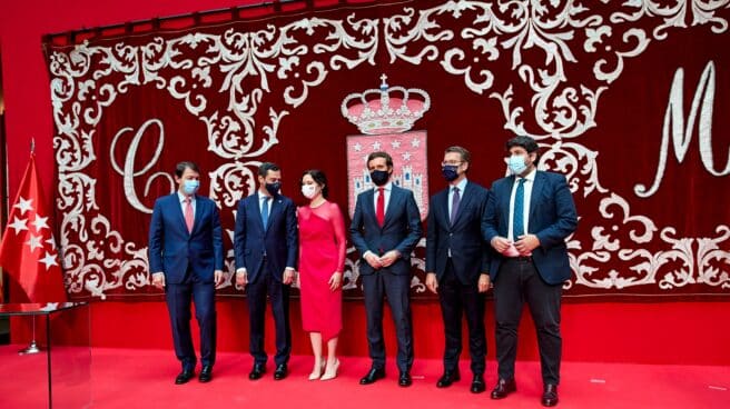 Pablo Casado junto a los presidentes autonómicos del PP durante el acto de posesión de Isabel Díaz Ayuso. Pablo Casado junto a los presidentes autonómicos del PP durante el acto de posesión de Isabel Díaz Ayuso.