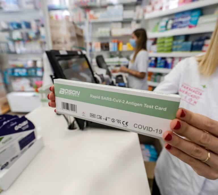 Cuándo hacer un test de antígenos tras estar en contacto con un positivo