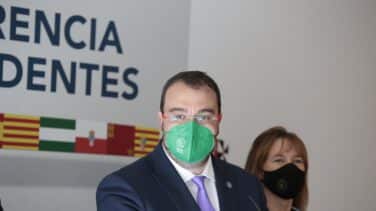 Adrián Barbón, presidente de Asturias, recibe el alta hospitalaria tras su contagio por covid-19