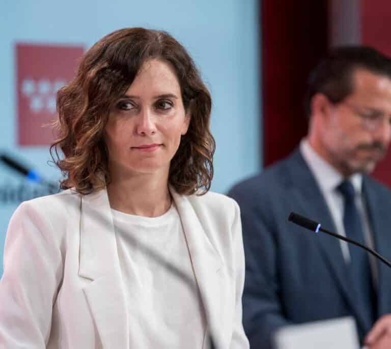 El PSOE pide a la Fiscalía que cite a un funcionario para mantener vivo el caso del hermano de Ayuso