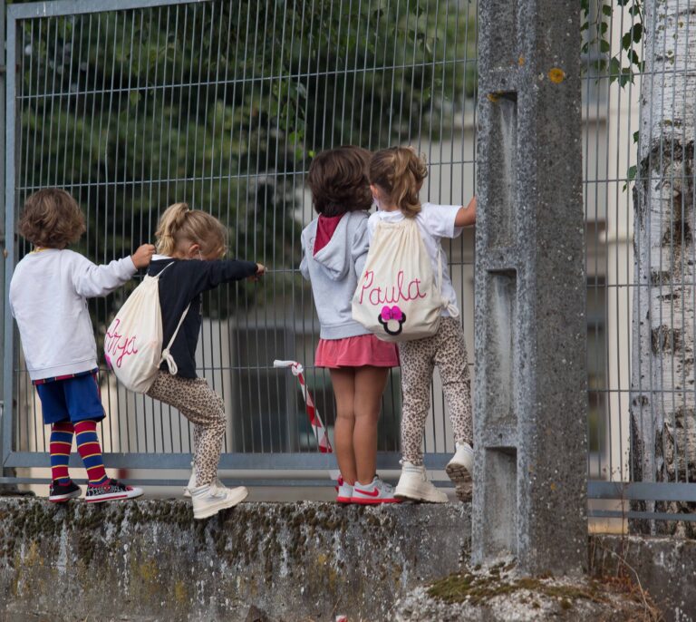 Las comunidades se abren a implantar medidas para el reinicio del curso escolar
