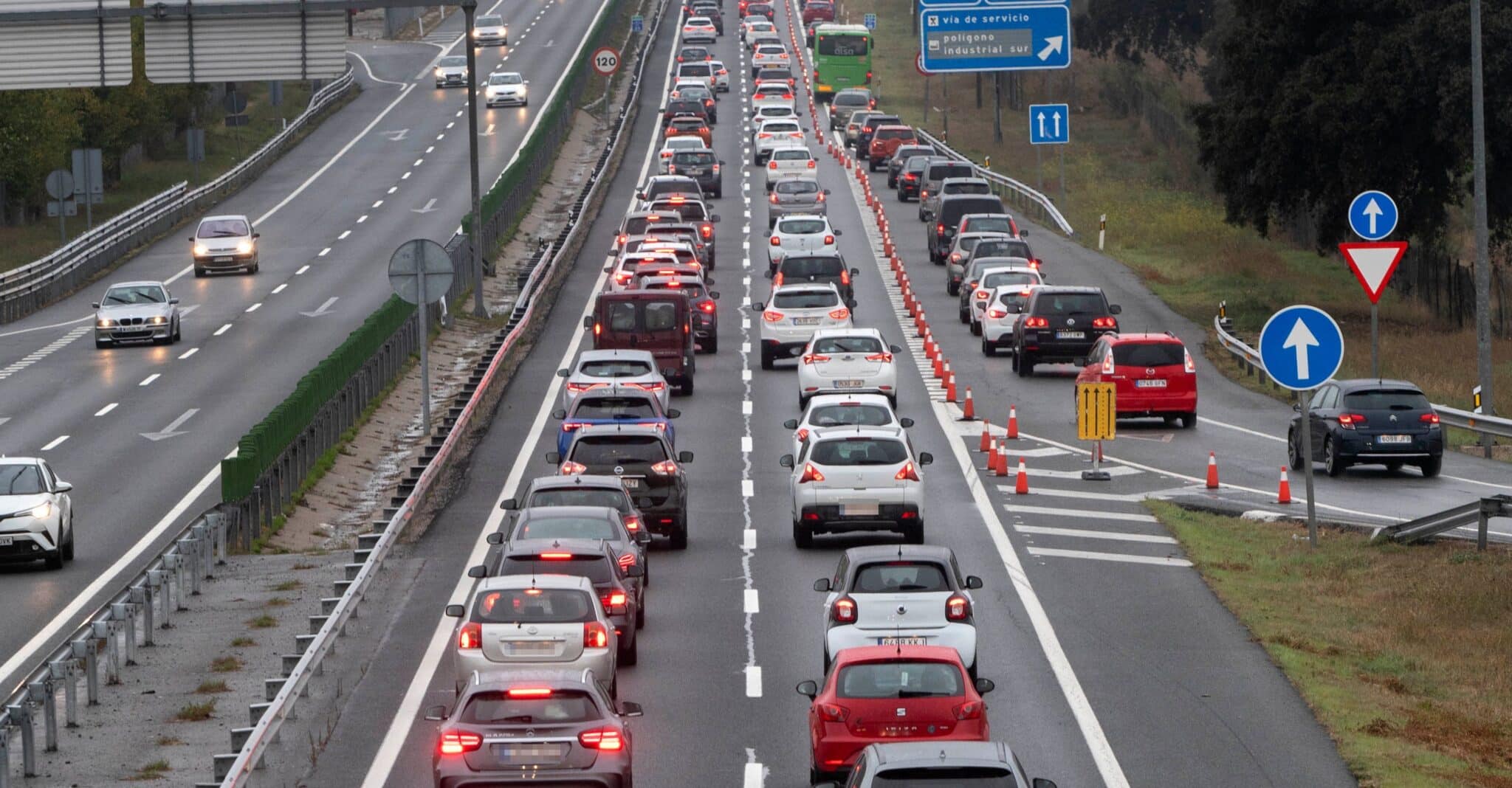 Tráfico en la carretera A-1, a 29 de octubre de 2021, en Madrid (España).