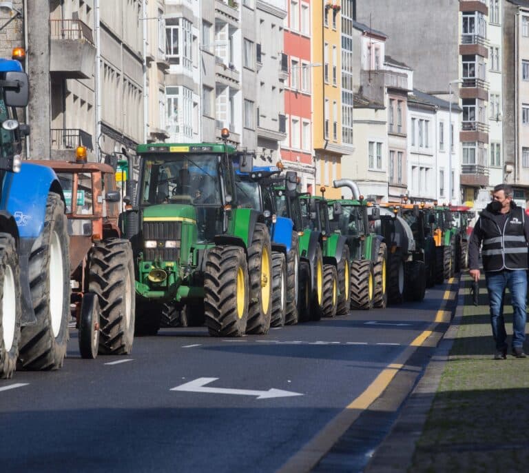 Tractorada de ganaderos en Santander el domingo coincidiendo con el Congreso del PSOE
