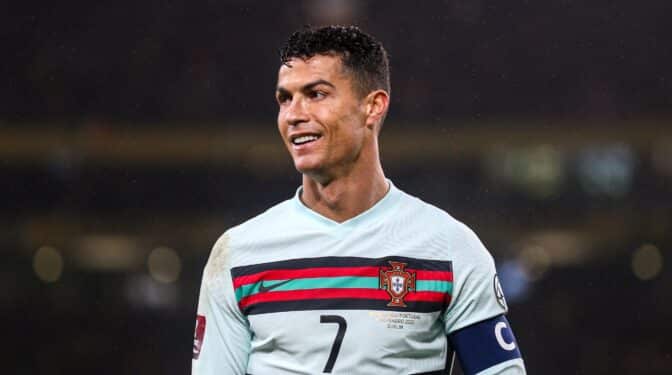 Cristiano Ronaldo dona una camiseta firmada para una subasta solidaria por La Palma