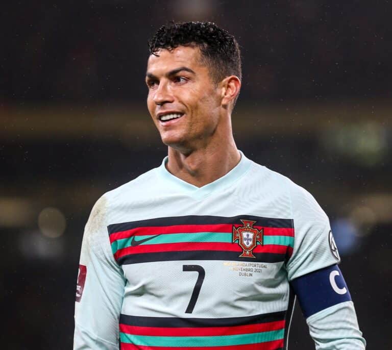 Cristiano Ronaldo dona una camiseta firmada para una subasta solidaria por La Palma