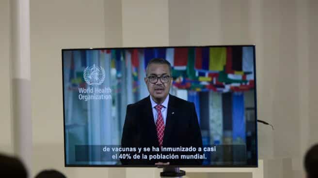 El director general de la OMS, Tedros Adhanom Ghebreyesus, en un vídeo durante el acto 'Vacunación solidaria: cumpliendo compromisos', en La Moncloa