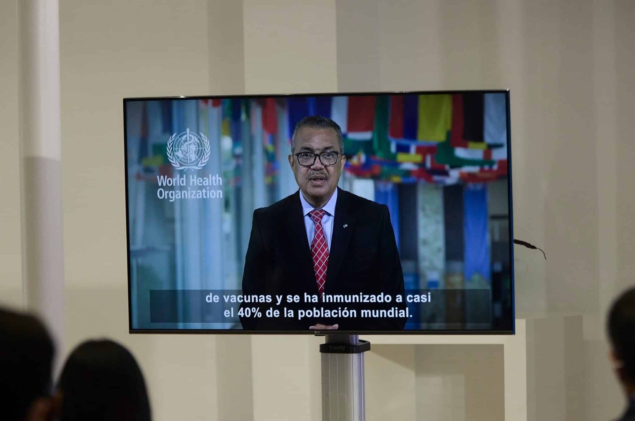 El director general de la OMS, Tedros Adhanom Ghebreyesus, en un vídeo durante el acto 'Vacunación solidaria: cumpliendo compromisos', en La Moncloa