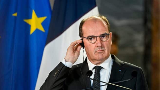 El primer ministro francés Jean Castex habla con el primer ministro belga Alexander De Croo