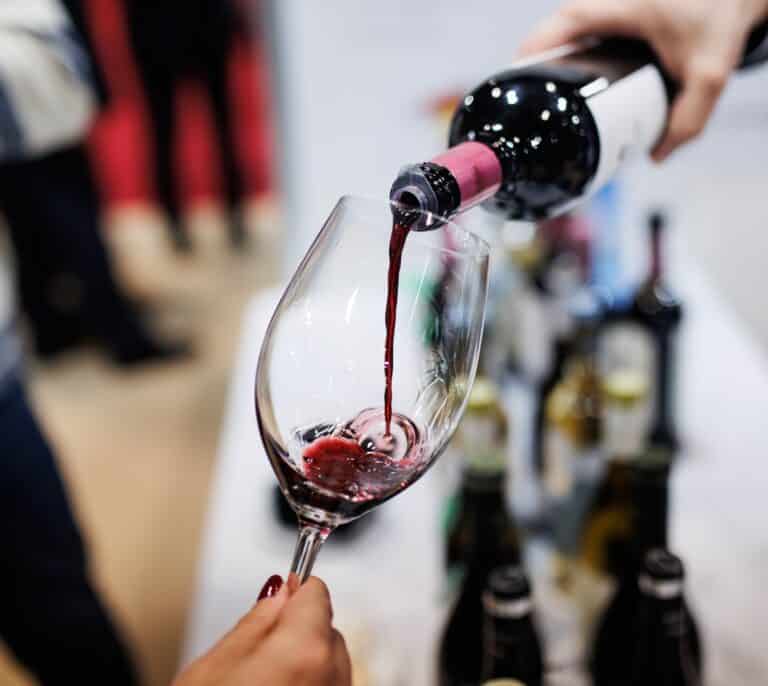 El consumo de vino recupera la tendencia alcista en España y creció un 6% en octubre, según la OIVE