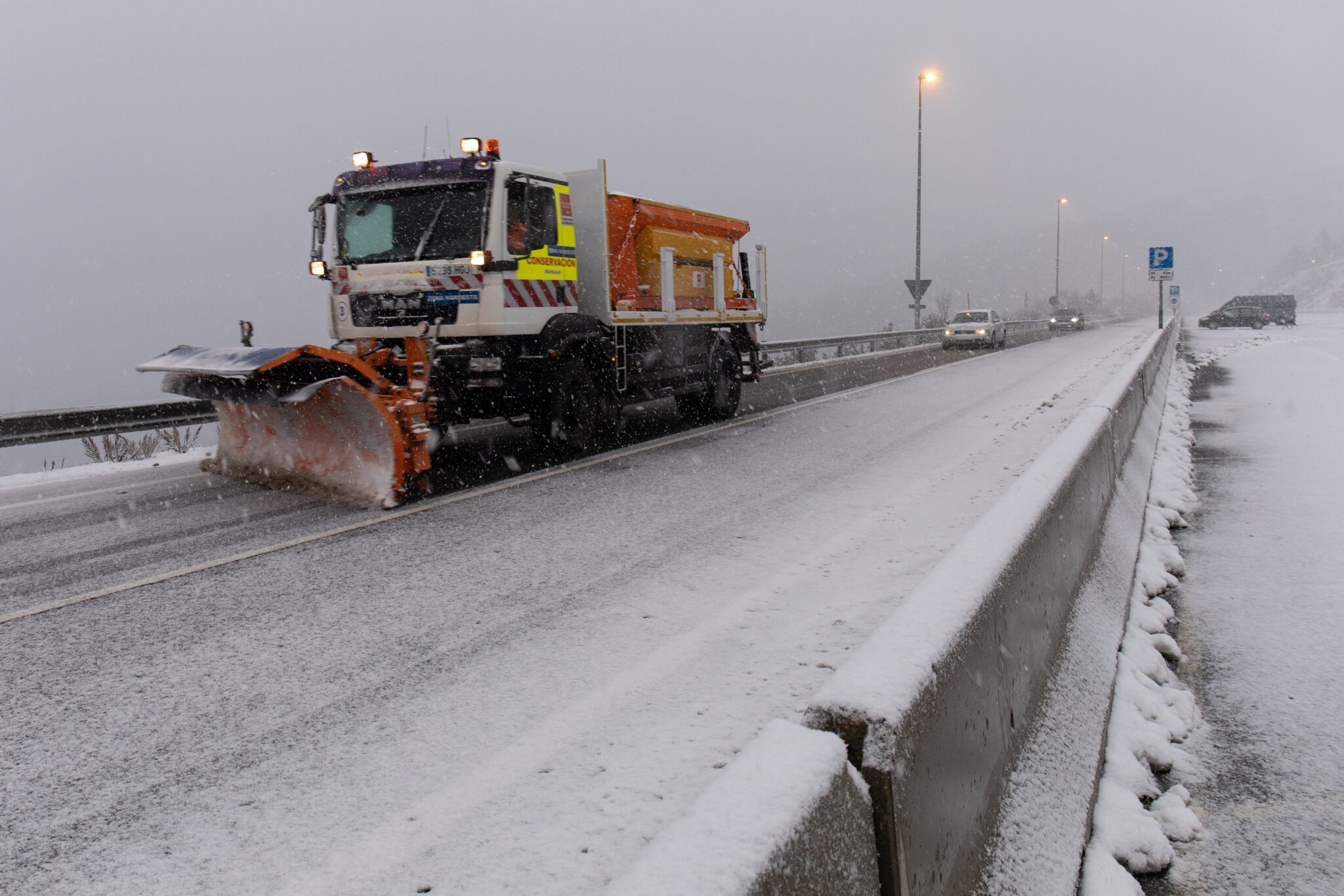 La intensificación de las nevadas complican los desplazamientos en la zona norte de la Península