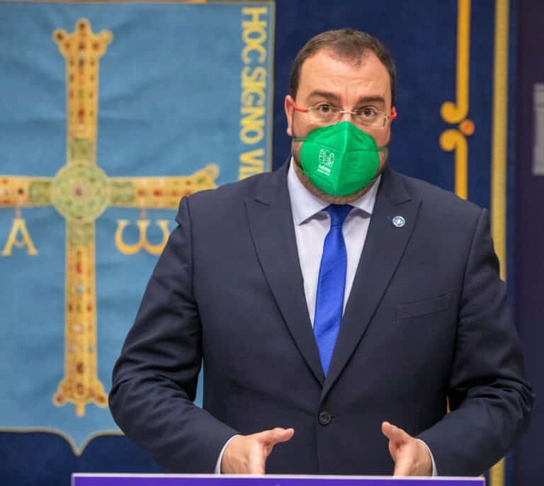 Hospitalizado el presidente de Asturias, Adrián Barbón, al agravarse su estado tras dar positivo
