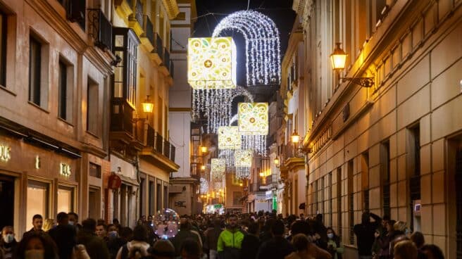 Vista de la calle Tetuán durante el encendido de las luces de Navidad, a 25 de noviembre de 2021 en Sevilla (Andalucía, España)