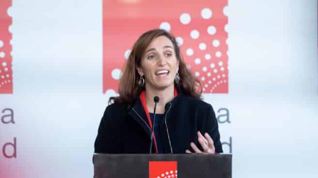 La portavoz de Más Madrid, Mónica García, comparece ante los medios tras un pleno de la Asamblea de Madrid, a 2 de diciembre de 2021, en Madrid (España).
