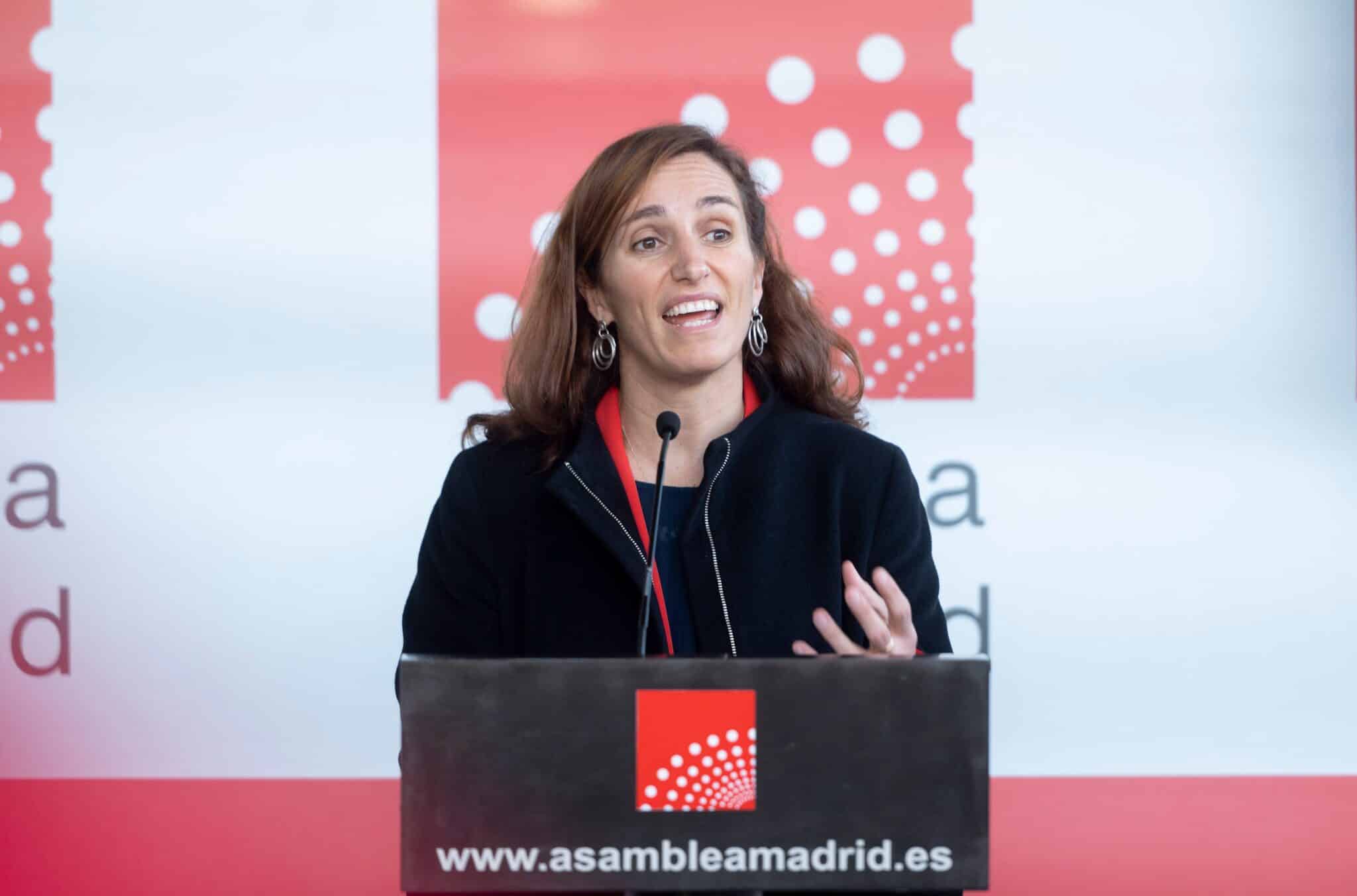 La portavoz de Más Madrid, Mónica García, comparece ante los medios tras un pleno de la Asamblea de Madrid, a 2 de diciembre de 2021, en Madrid (España).