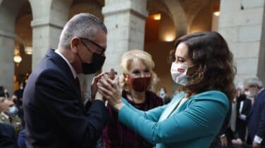 Ayuso ataca al Gobierno de Sánchez por "demonizar" la Transición