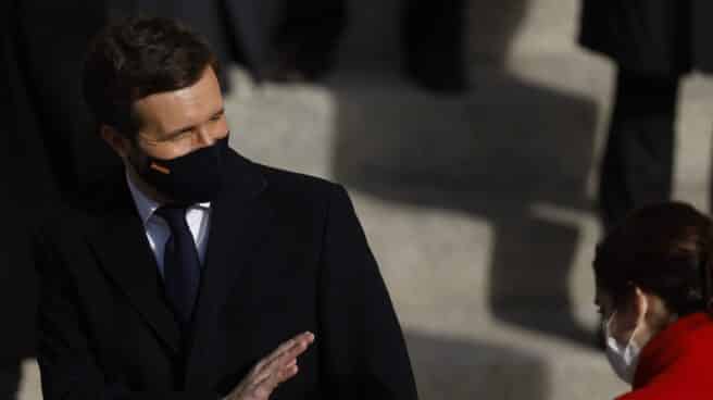 Pablo Casado e Isabel Díaz Ayuso se despiden tras el acto institucional por el aniversario de la Constitución el pasado lunes Pablo Casado e Isabel Díaz Ayuso se despiden tras el acto institucional por el aniversario de la Constitución el pasado lunes