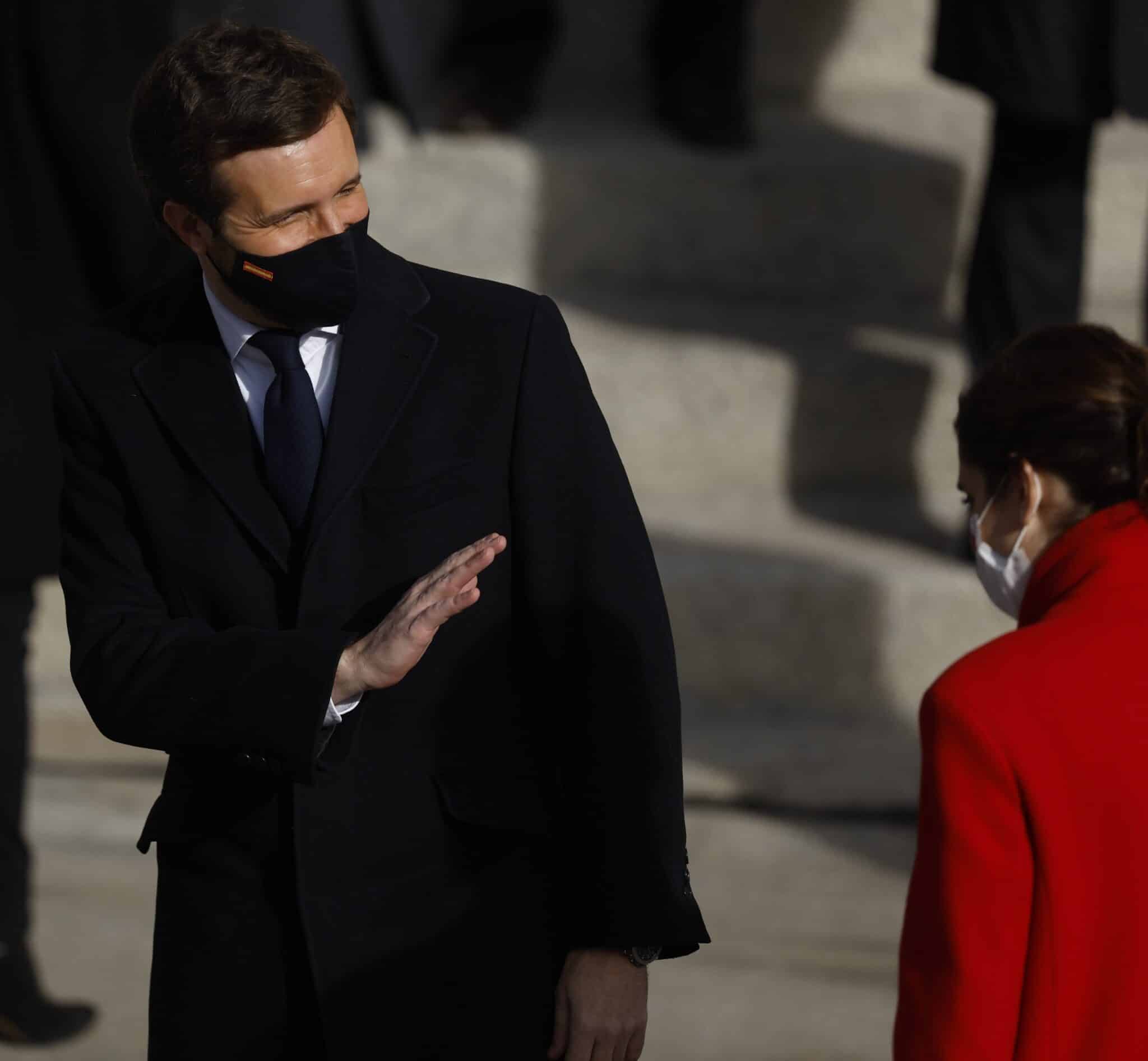 Pablo Casado e Isabel Díaz Ayuso se despiden tras el acto institucional por el aniversario de la Constitución el pasado lunes