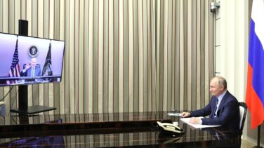 Biden amenaza a Putin con "fuertes medidas económicas" si ataca Ucrania