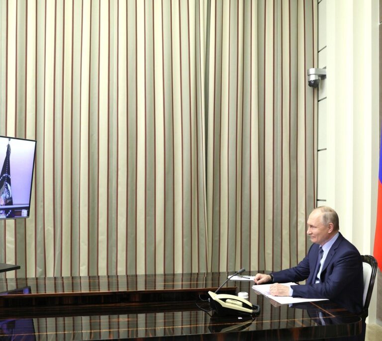 Biden amenaza a Putin con "fuertes medidas económicas" si ataca Ucrania