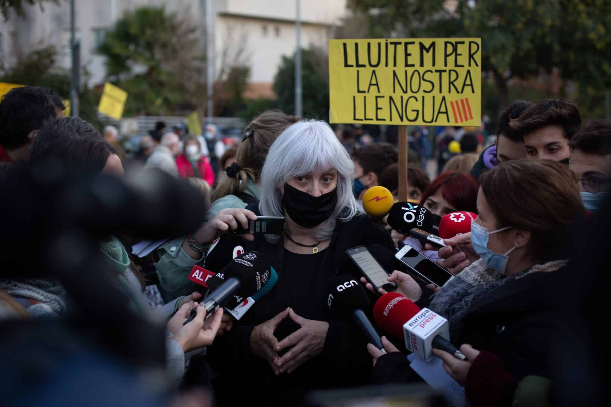 Dolors Sabater, en una manifestación contra el 25% de castellano.