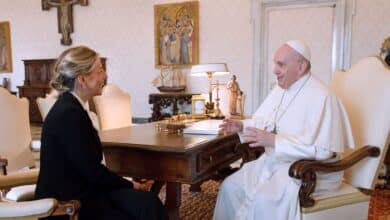 Yolanda Díaz en el Vaticano: entre un obispo, dos cardenales y la Vida Consagrada