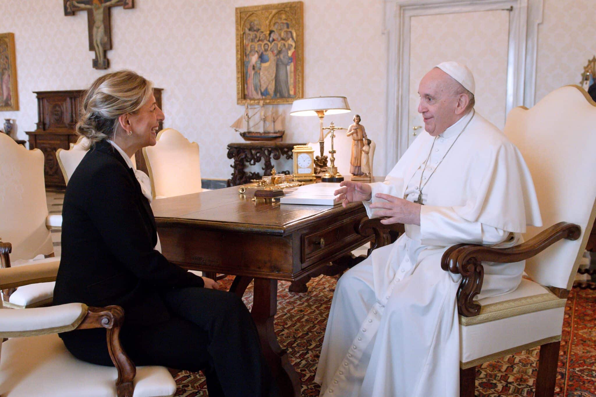 El Papa Francisco y Yolanda Díaz