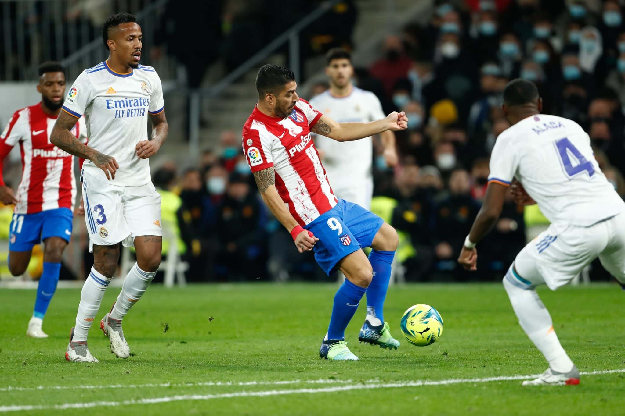 Partido de LaLiga disputado entre Real Madrid y Atlético de Madrid en el Bernabéu