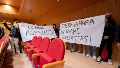 Interrumpen al grito de "fuera fascistas de la universidad" un acto con Leopoldo López y Yúnior García en la Complutense