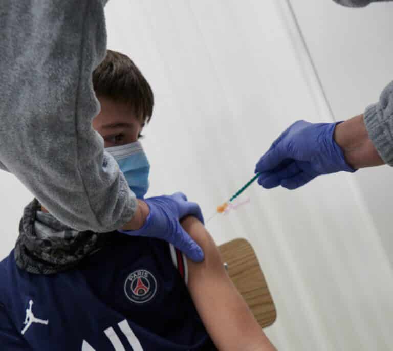 Un colegio privado de Alicante desaconseja la vacunación de los niños