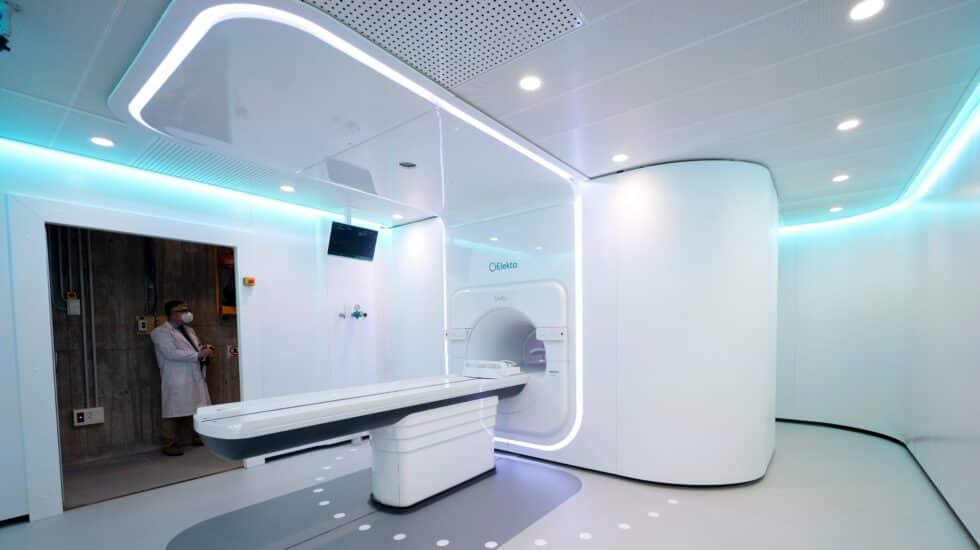Equipo de radioterapia de precisión molecular guiada por resonancia magnética en el Hospital Carlos III de Madrid.