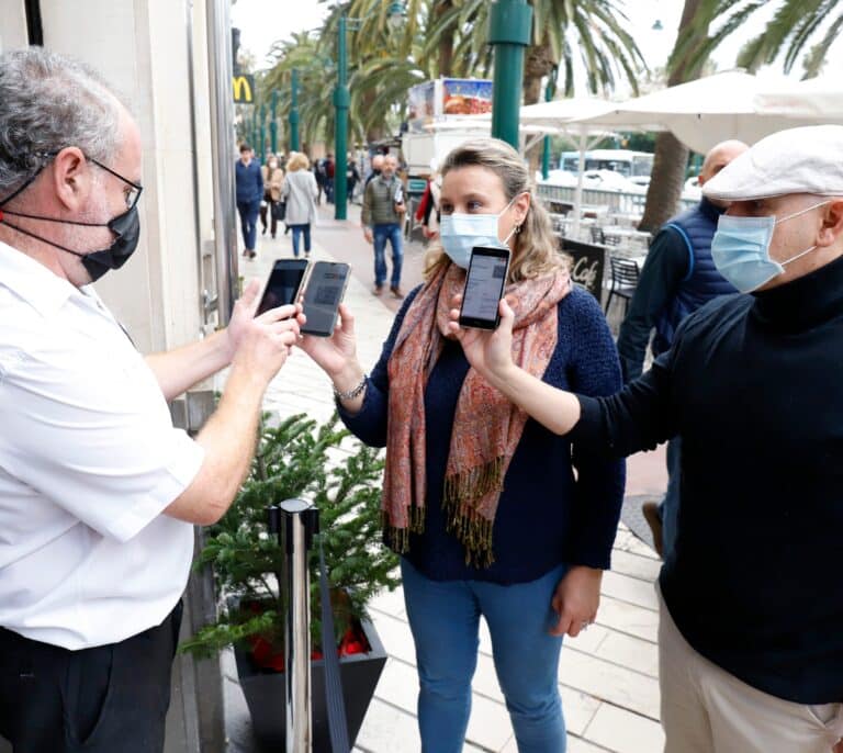 La incidencia pasa de 600 con los hospitales al 6% y las UCI al 15%