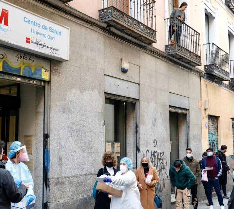 España suma 50.000 contagios pero sigue la estabilidad total en los hospitales y las UCI