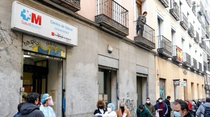 España diagnostica en el último mes el 22% de los casos de toda la pandemia