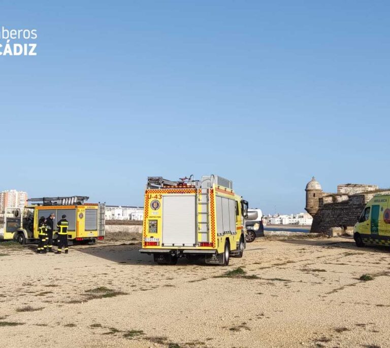 Muere un joven al caer al mar en Cádiz