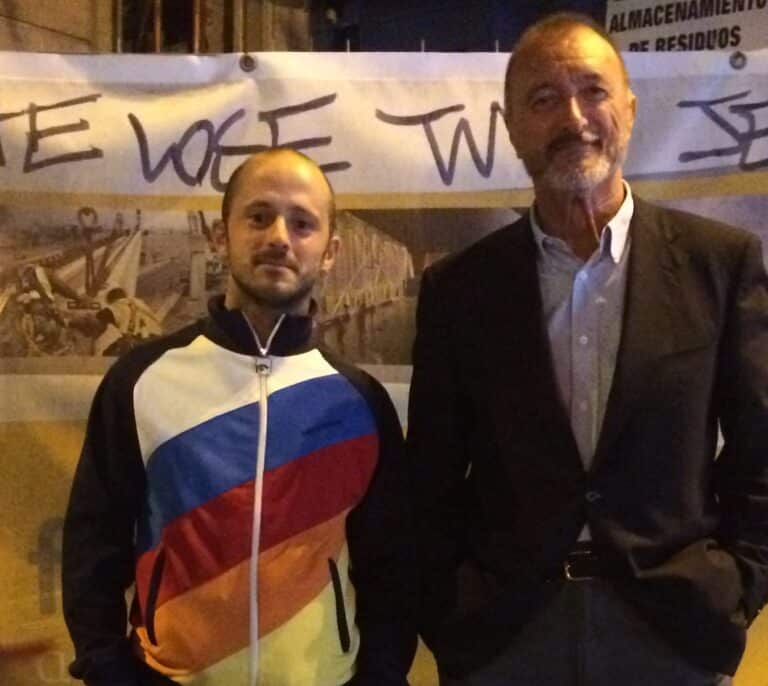 Muere Lose, el grafitero íntimo de Pérez-Reverte al que despidió hasta el jefe de seguridad de Metro