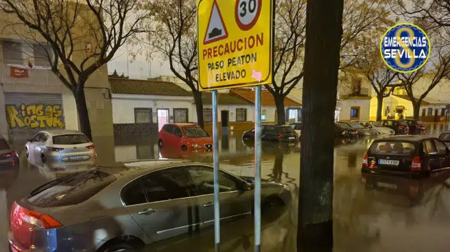 Las fuertes lluvias inundan calles de Sevilla capital y se registran 200 incidencias