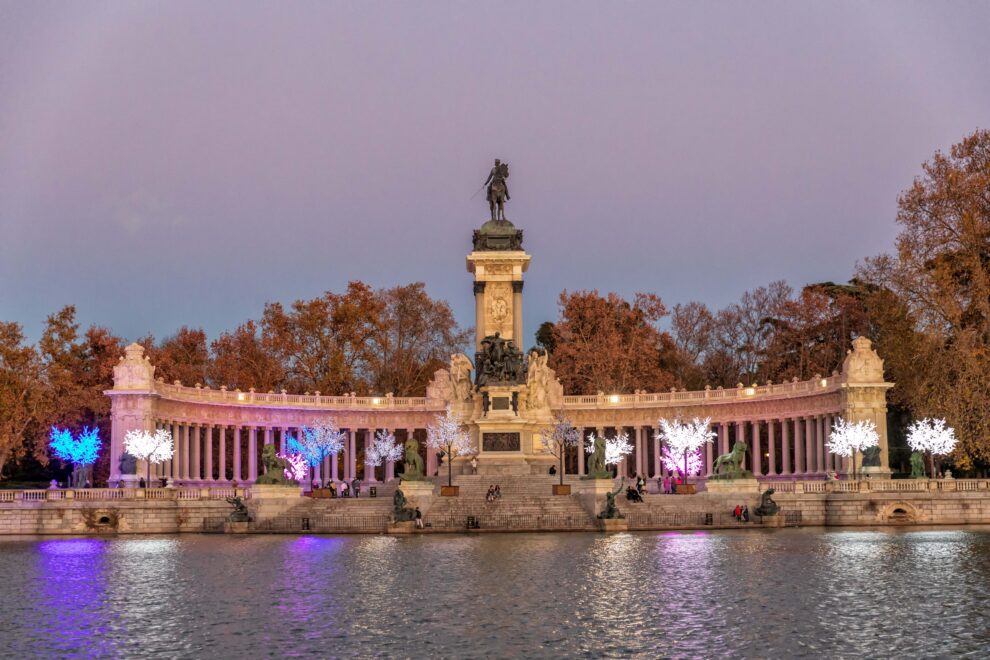 Luces de Navidad en el Retiro de Madrid.